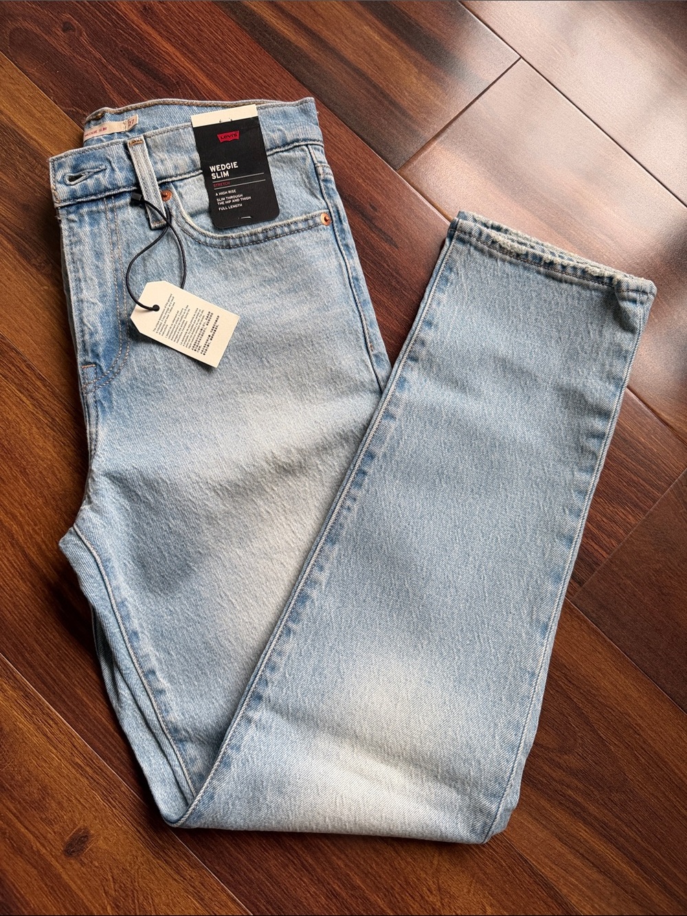 Levi’s Wedgie Slim 27x30 Premium Light Wash Straight Jeans New